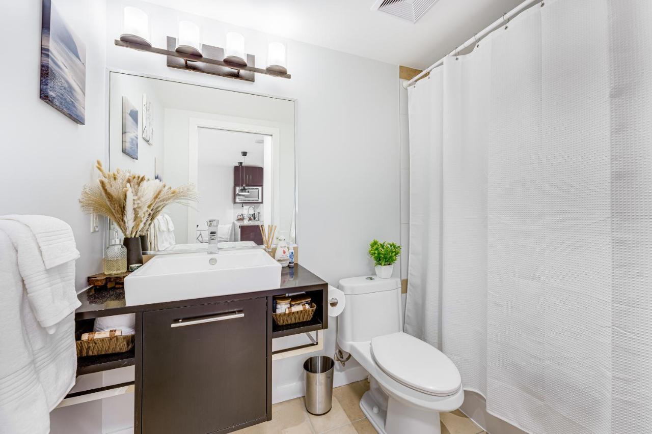 Heart Of Downtown 1 Bd Entire Condo - Pool, Gym, Parking, Office, Ac Vancouver Eksteriør bilde