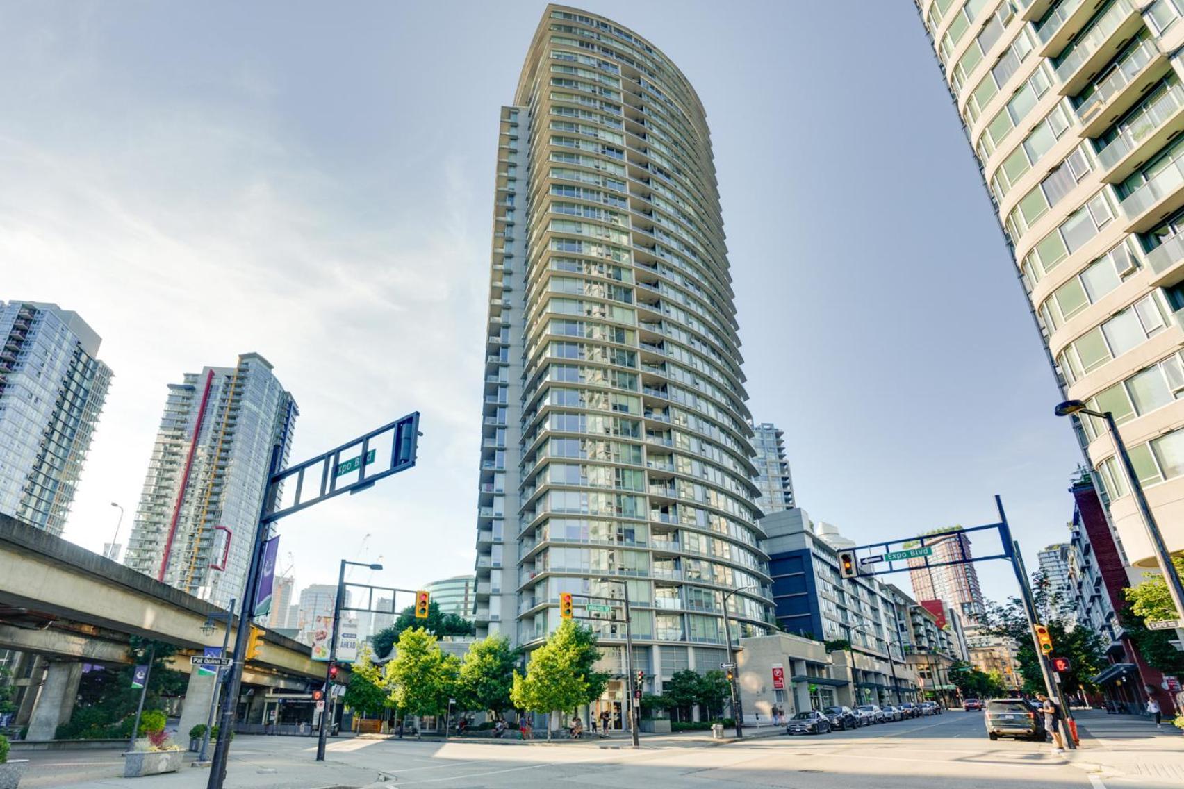 Heart Of Downtown 1 Bd Entire Condo - Pool, Gym, Parking, Office, Ac Vancouver Eksteriør bilde